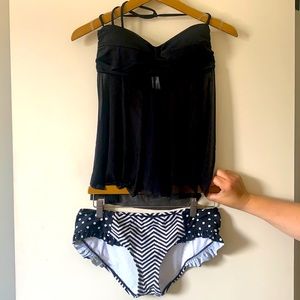 Swim suit, size 6 on top and medium bottom